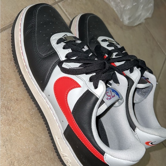 Men Nike shoes Black with Red and Grey size 9 - Picture 4 of 5